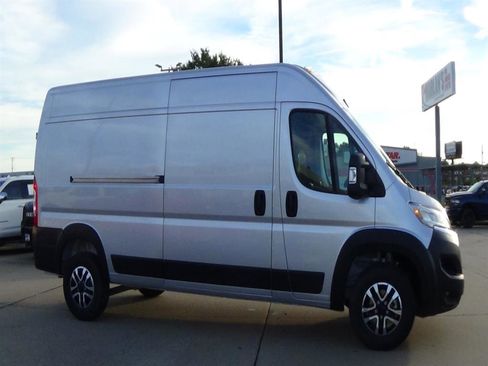 Used 2025 RAM ProMaster 2500 w/ Quick Order Package 22G SLT image 5