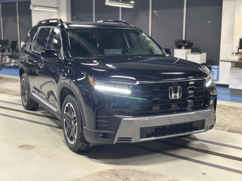 New 2026 Honda Pilot Touring image 3