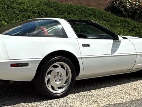 Used 1996 Chevrolet Corvette Coupe RWD image 8