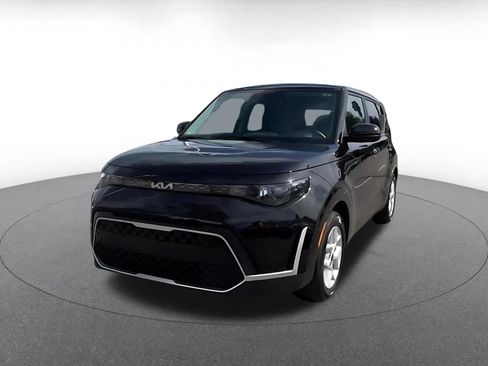 Used 2025 Kia Soul LX w/ LX Technology Package FWD image 7