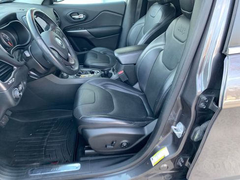 Used 2019 Jeep Cherokee Limited image 15