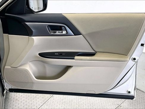 Used 2015 Honda Accord LX image 18