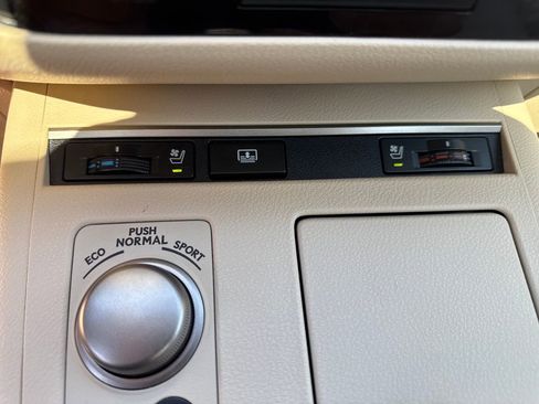 Used 2013 Lexus ES 350 w/ Luxury Pkg image 16