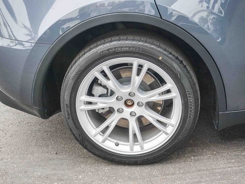 Used 2023 Tesla Model Y Long Range AWD/4WD image 9