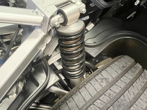 Used 2006 Ford GT RWD image 24