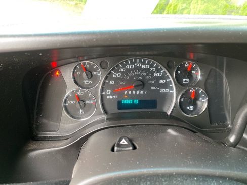 Used 2020 Chevrolet Express 3500 w/ Driver Convenience Package RWD image 12