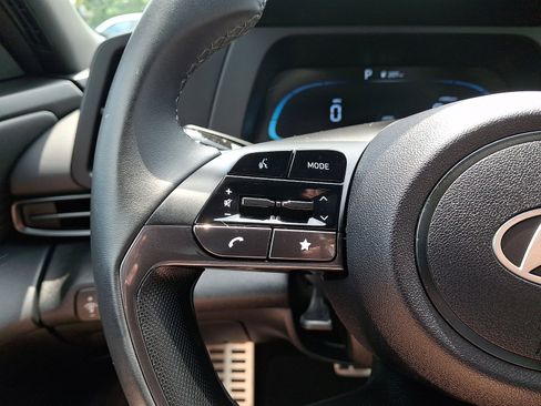 Certified 2025 Hyundai Elantra Sport FWD image 21