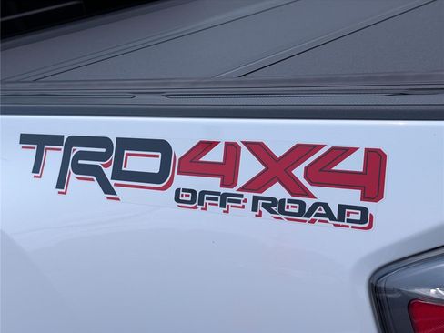 Used 2023 Toyota Tacoma TRD Off-Road w/ Technology Package AWD/4WD image 9