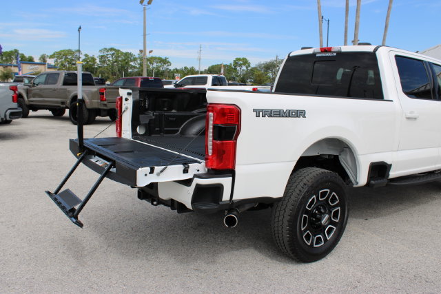 Used 2024 Ford F250 Lariat w/ Lariat Ultimate Package AWD/4WD image 11