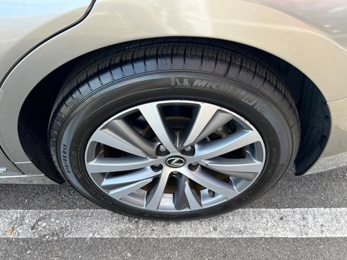 Used 2020 Lexus ES 300h w/ Premium Package FWD image 19