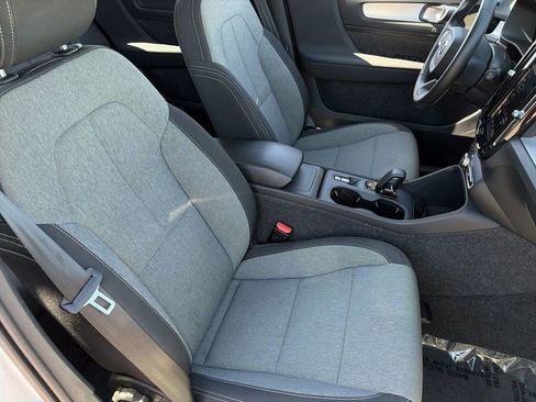 Used 2025 Volvo XC40 B5 Core AWD/4WD image 12