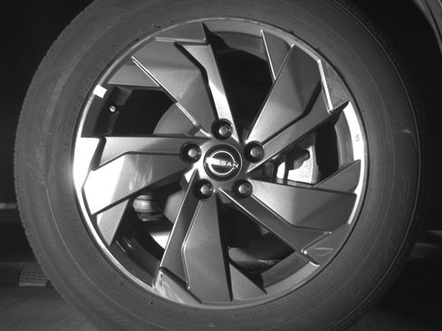 Used 2025 Nissan Rogue SV FWD image 13