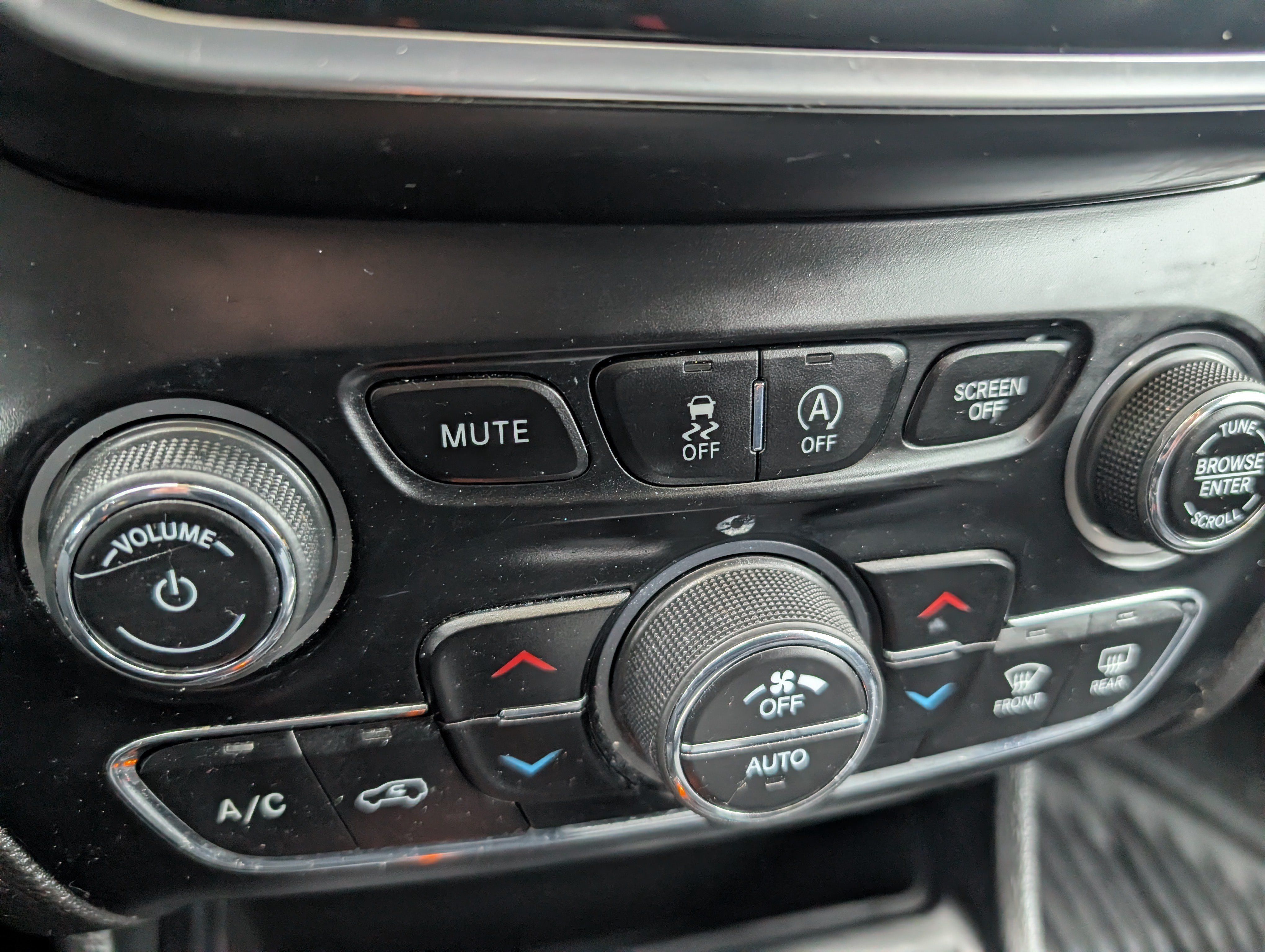 Used 2019 Jeep Cherokee Limited AWD/4WD image 21
