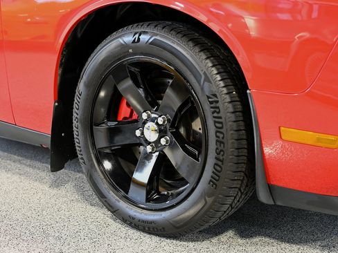 Used 2014 Dodge Challenger R/T RWD image 12