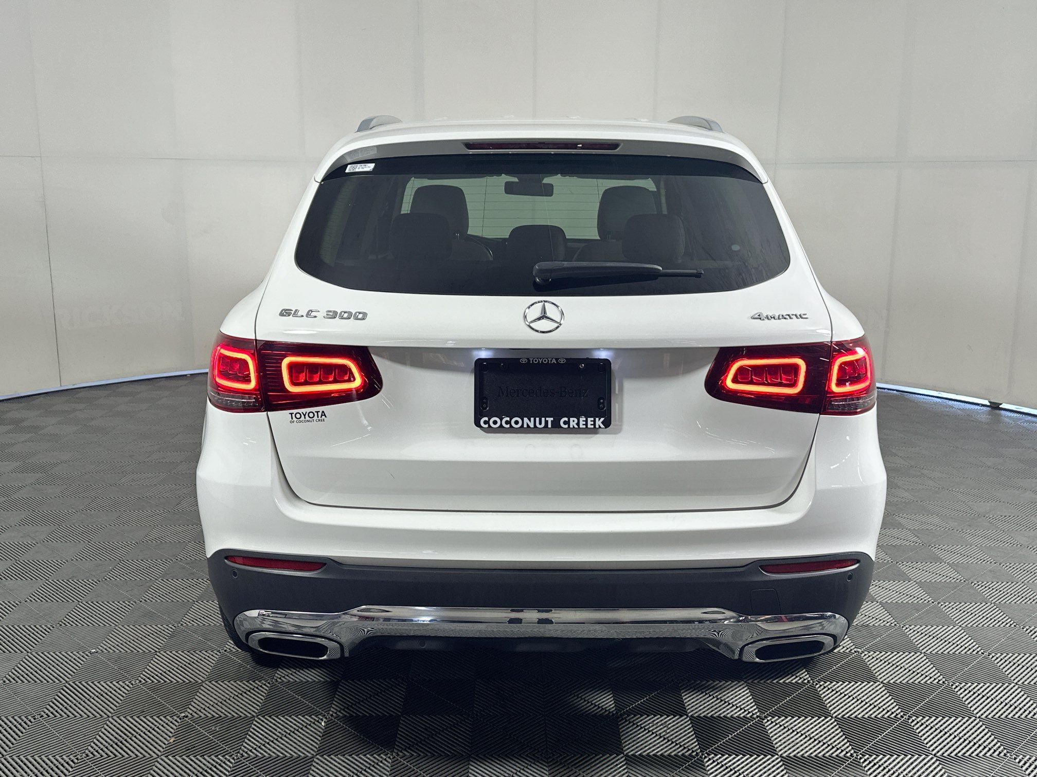 Used 2021 Mercedes-Benz GLC 300 4MATIC image 4
