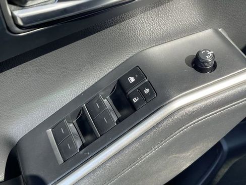 Used 2023 Toyota Highlander XLE AWD/4WD image 12