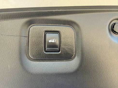 Used 2020 Nissan Pathfinder SL AWD/4WD image 14