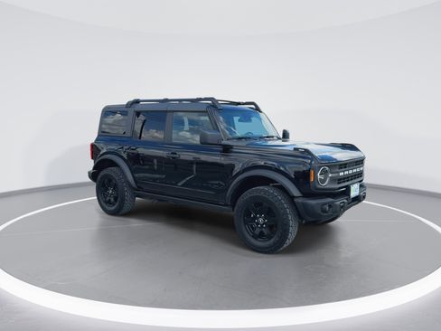 Certified 2024 Ford Bronco Black Diamond image 3
