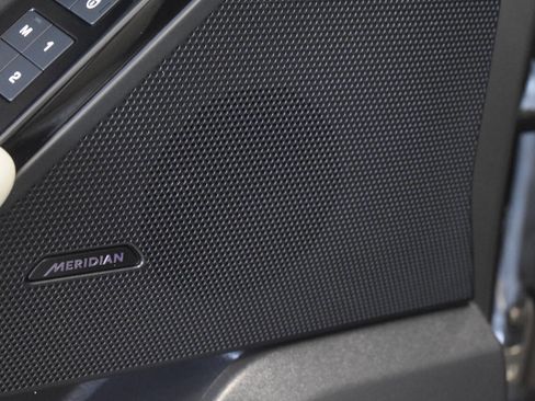 Used 2018 Land Rover Range Rover Velar S image 32