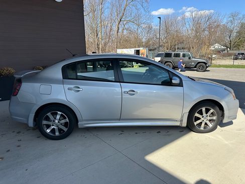 Used 2012 Nissan Sentra 2.0 SR w/ Special Edition Pkg image 8