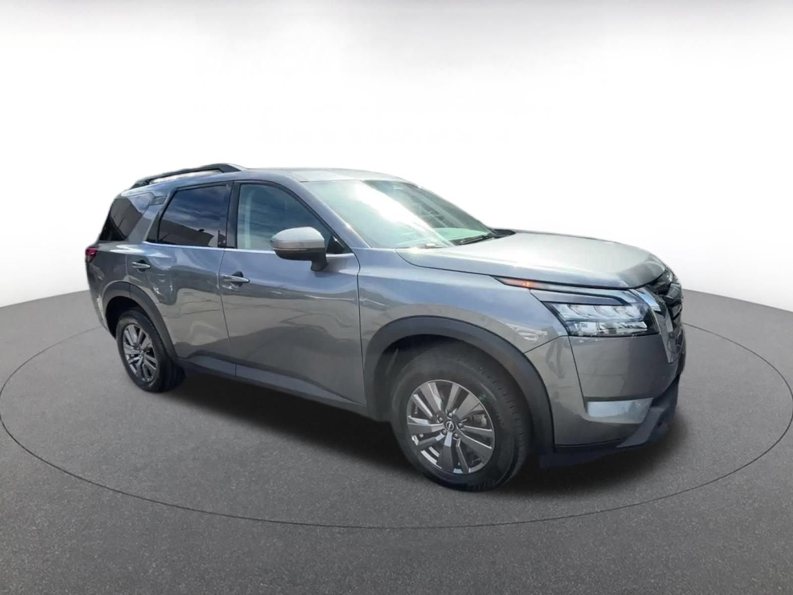 Used 2025 Nissan Pathfinder SV AWD/4WD image 2