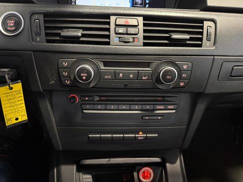 Used 2011 BMW M3 Convertible image 40