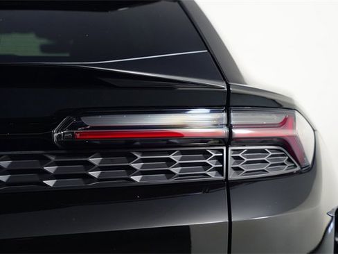 Used 2025 Lamborghini Urus SE image 17