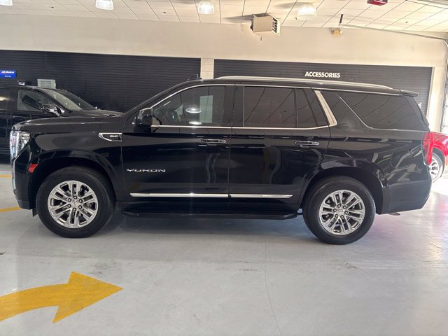 Used 2023 GMC Yukon SLT AWD/4WD image 2
