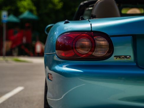Used 2001 MAZDA MX-5 Miata RWD image 32