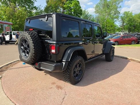 Used 2023 Jeep Wrangler Unlimited w/ Cold Weather Group AWD/4WD image 5