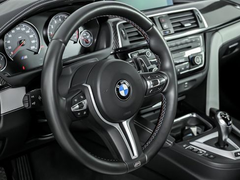 Used 2020 BMW M4 Convertible w/ Competition Package image 28