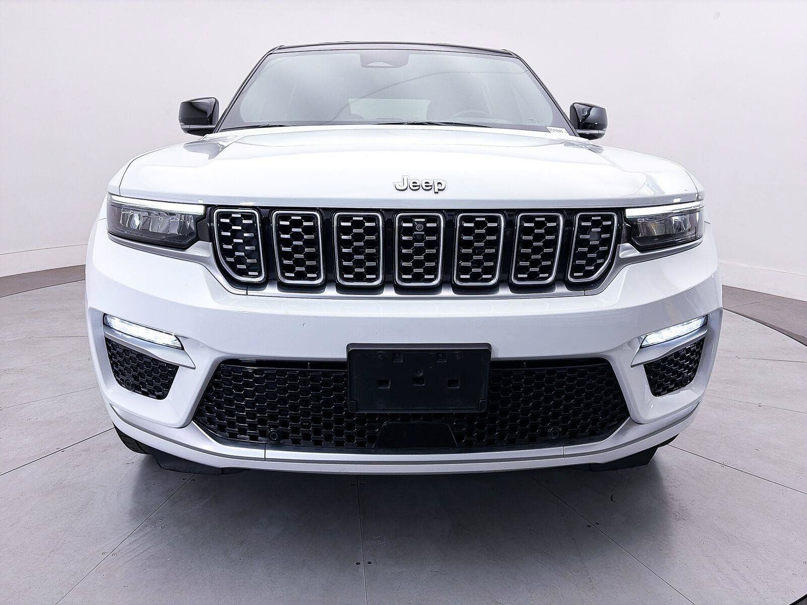 Used 2022 Jeep Grand Cherokee Summit AWD/4WD image 14