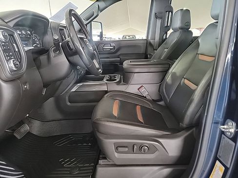 Used 2022 GMC Sierra 2500 AT4 w/ AT4 Preferred Package AWD/4WD image 2