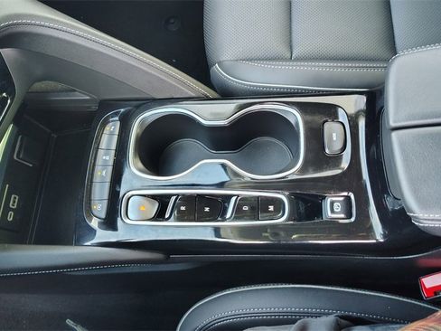 Used 2023 Buick Envision Essence image 23