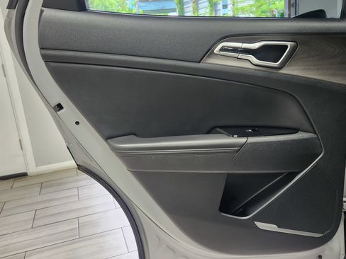 Used 2025 Hyundai Venue SEL FWD image 12