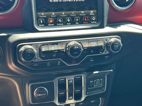 Used 2023 Jeep Wrangler Unlimited Rubicon w/ LED Lighting Group AWD/4WD image 32