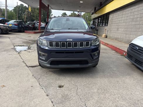 Used 2017 Jeep Compass Latitude w/ Popular Equipment Group FWD image 3