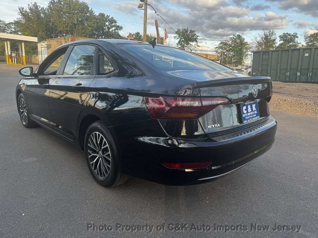 Used 2019 Volkswagen Jetta SEL w/ Cold Weather Package FWD image 3