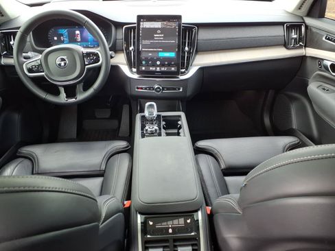 Used 2025 Volvo XC90 B5 Ultra AWD/4WD image 12