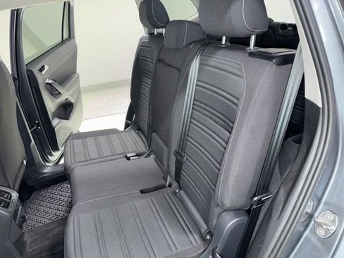 Used 2023 Volkswagen Tiguan S image 2