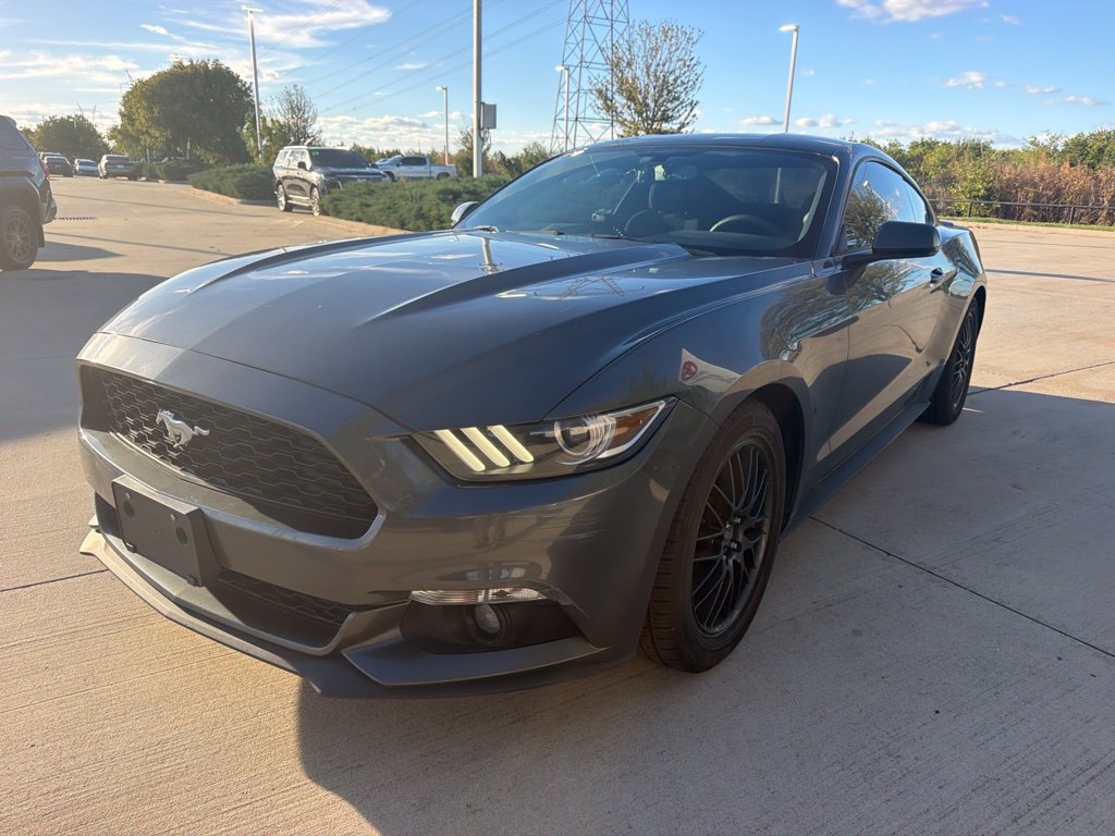 Used 2017 Ford Mustang Coupe RWD image 3