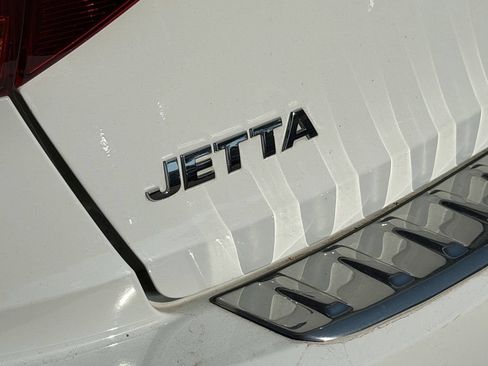 Used 2019 Volkswagen Jetta R-Line w/ R-Line Cold Weather Package FWD image 9