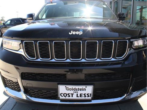 New 2025 Jeep Grand Cherokee L Laredo image 2