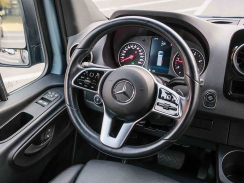 Used 2023 Mercedes-Benz Sprinter 2500 image 18