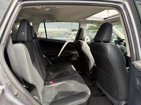 Used 2013 Toyota RAV4 XLE FWD image 30