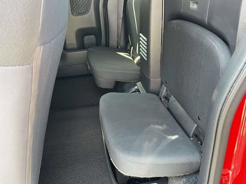 Used 2025 Nissan Frontier SV RWD image 11