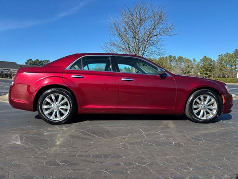 Used 2019 Chrysler 300 Limited AWD/4WD image 9