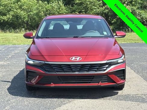 Used 2024 Hyundai Elantra SEL FWD image 31