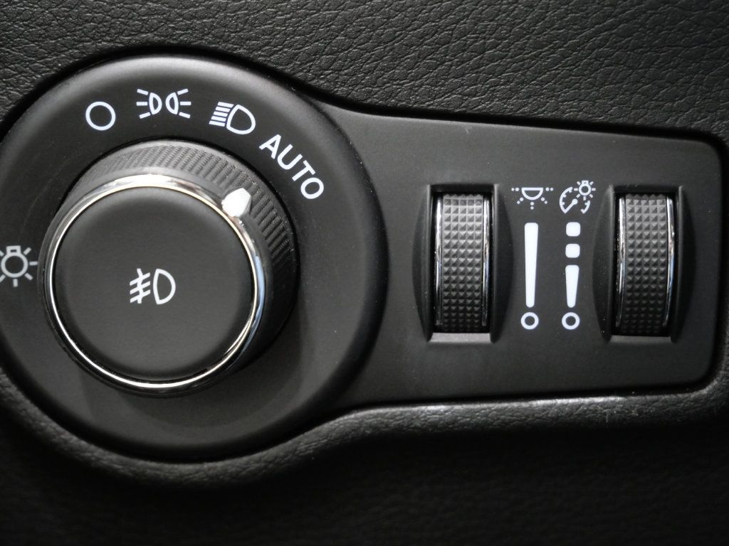 Used 2025 Jeep Compass Limited AWD/4WD image 14