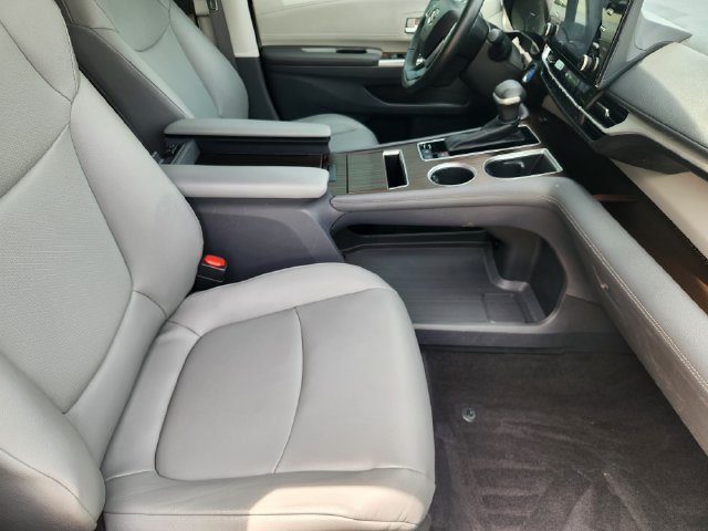 Used 2022 Toyota Sienna XLE FWD image 15